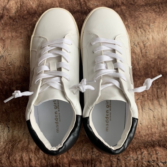 Madden Girl by Steve Madden Larrk Star Sneaker - Picture 4 of 13